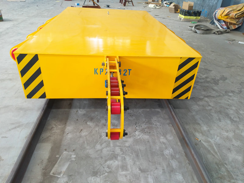 32 টন ট্রলি ট্র্যাক্টরের সাথে সংযুক্ত